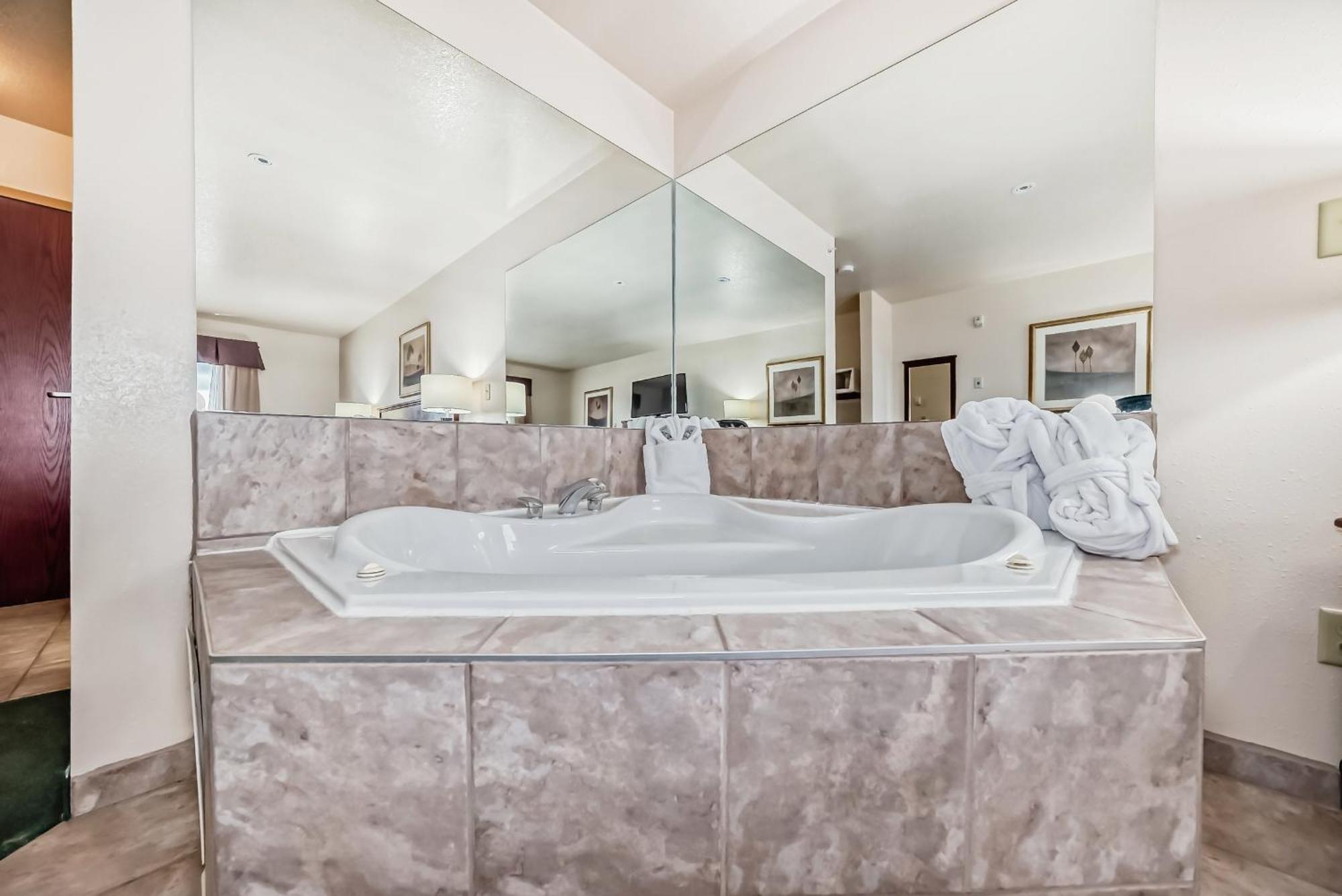 Grande Cache Inn & Suites Kültér fotó
